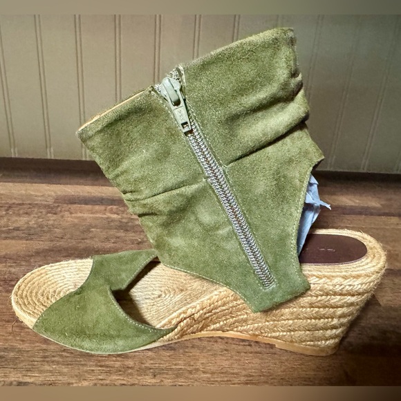 Eric Michael Olive Green Suede Espadrille Sandals Size 39 9 - Picture 11 of 13